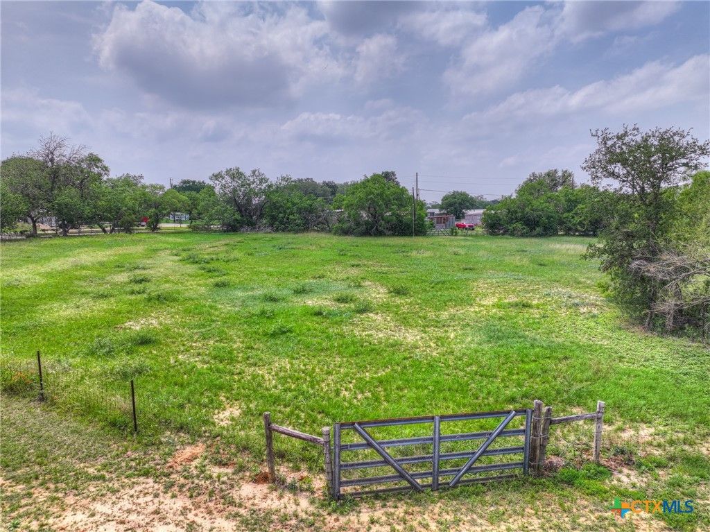 Image 38 of property listing at 236 Shady Lane, Seguin, TX 78155