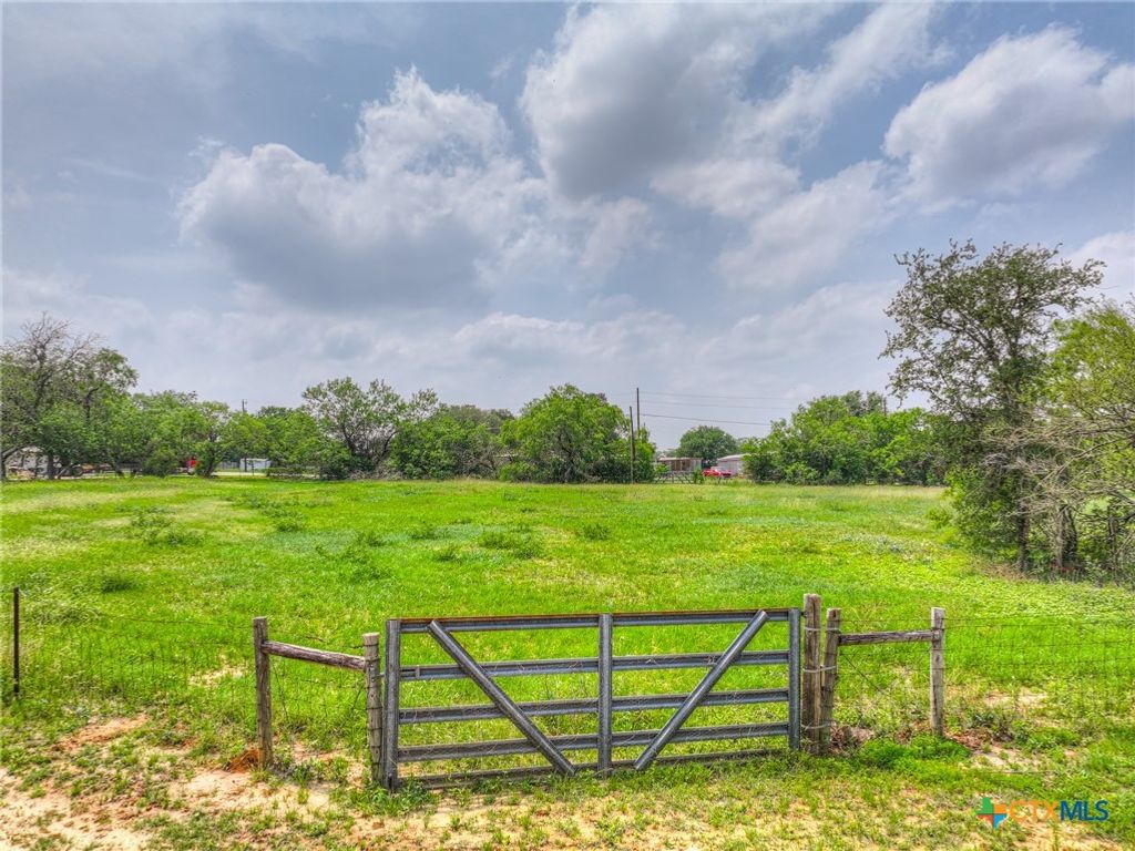 Image 39 of property listing at 236 Shady Lane, Seguin, TX 78155