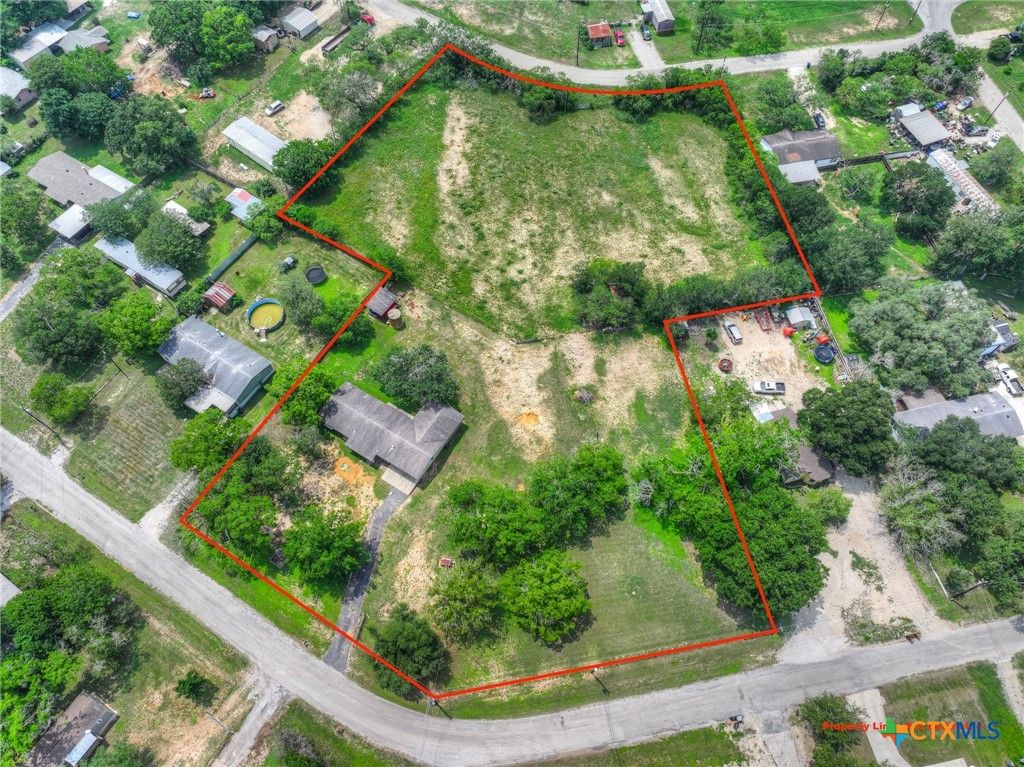 Image 40 of property listing at 236 Shady Lane, Seguin, TX 78155
