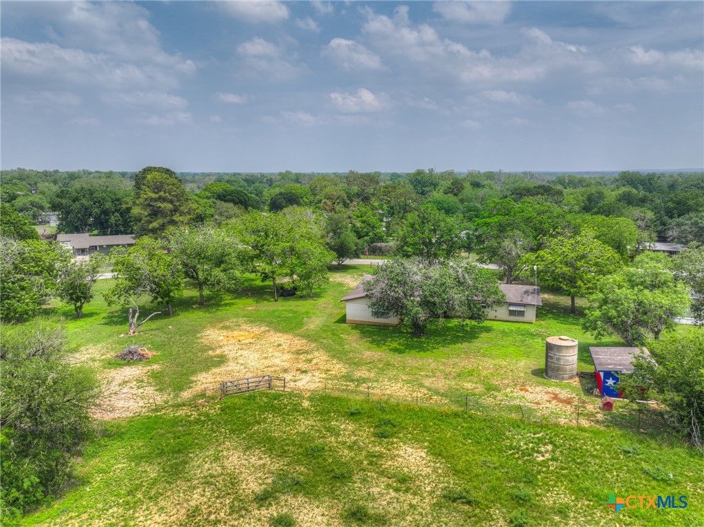 Image 43 of property listing at 236 Shady Lane, Seguin, TX 78155
