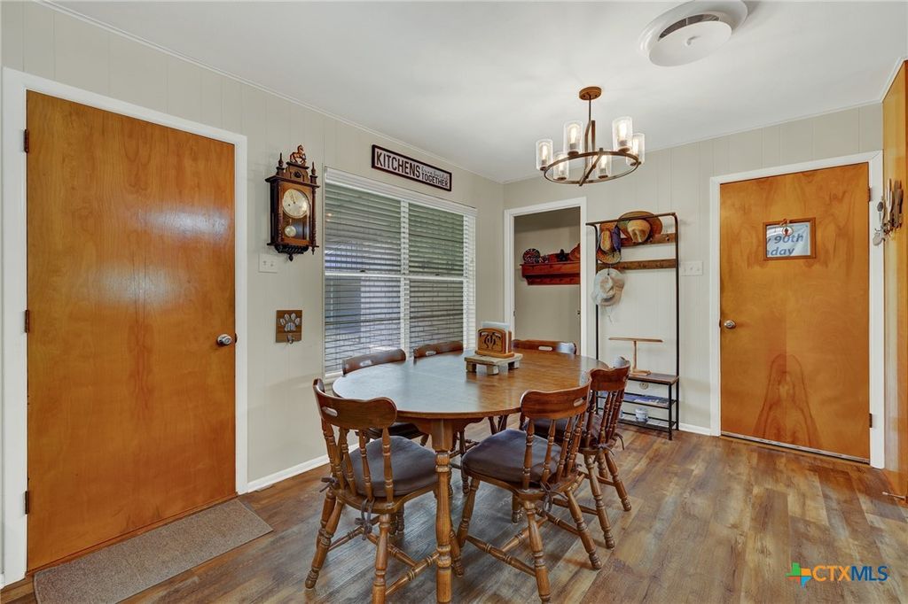 Image 7 of property listing at 236 Shady Lane, Seguin, TX 78155