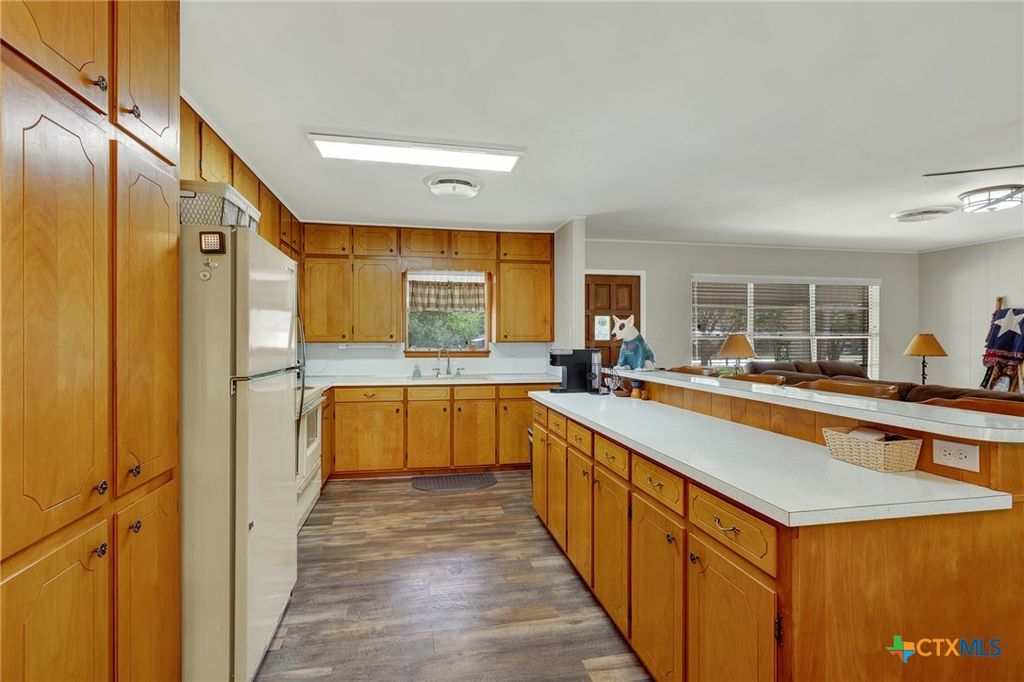 Image 9 of property listing at 236 Shady Lane, Seguin, TX 78155