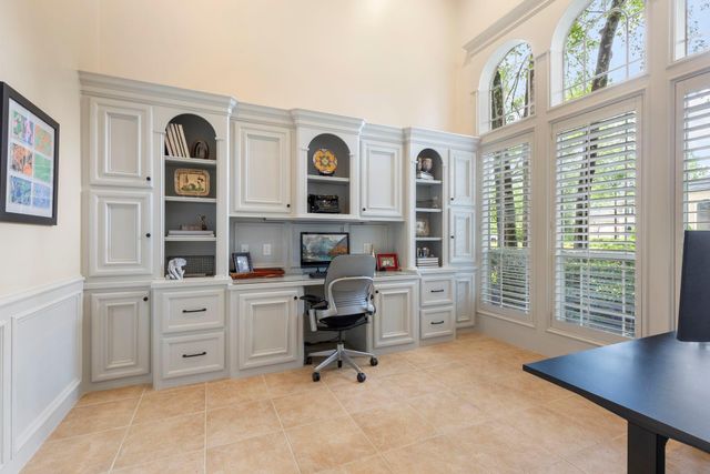82 E Bracebridge Circle, The Woodlands, TX 77382