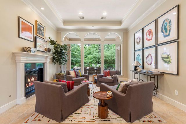 82 E Bracebridge Circle, The Woodlands, TX 77382