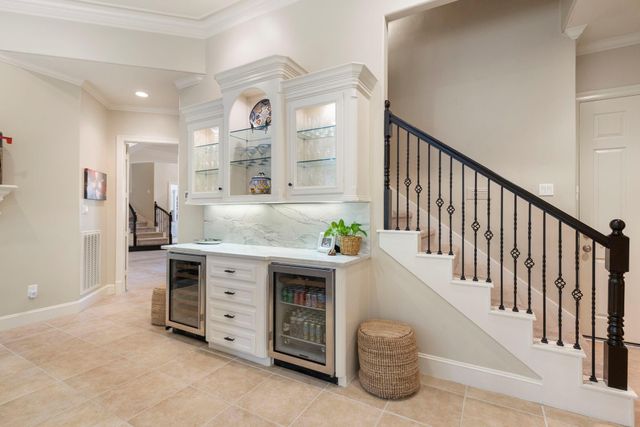 82 E Bracebridge Circle, The Woodlands, TX 77382