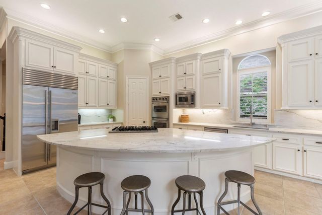 82 E Bracebridge Circle, The Woodlands, TX 77382