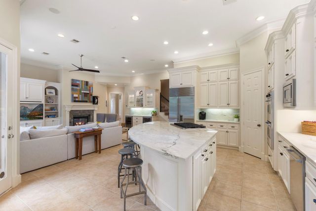 82 E Bracebridge Circle, The Woodlands, TX 77382