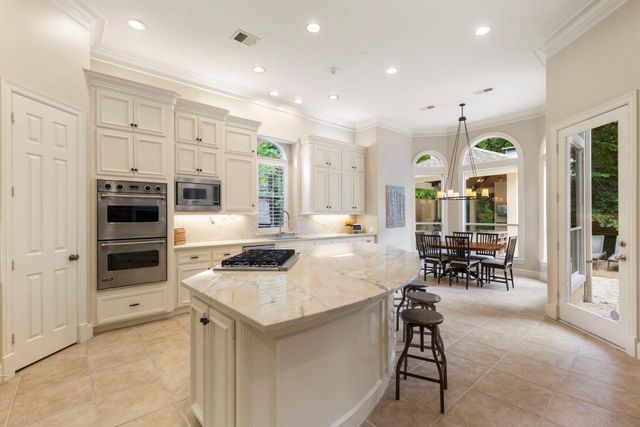82 E Bracebridge Circle, The Woodlands, TX 77382