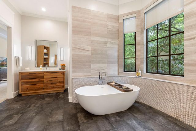 82 E Bracebridge Circle, The Woodlands, TX 77382