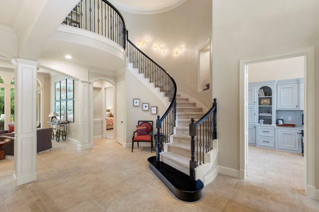 82 E Bracebridge Circle, The Woodlands, TX 77382