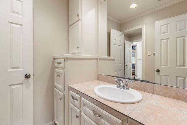 82 E Bracebridge Circle, The Woodlands, TX 77382