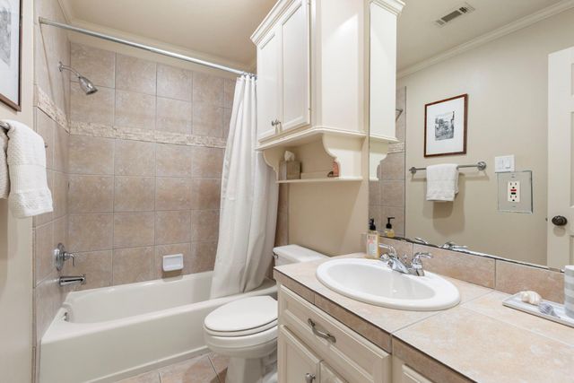 82 E Bracebridge Circle, The Woodlands, TX 77382