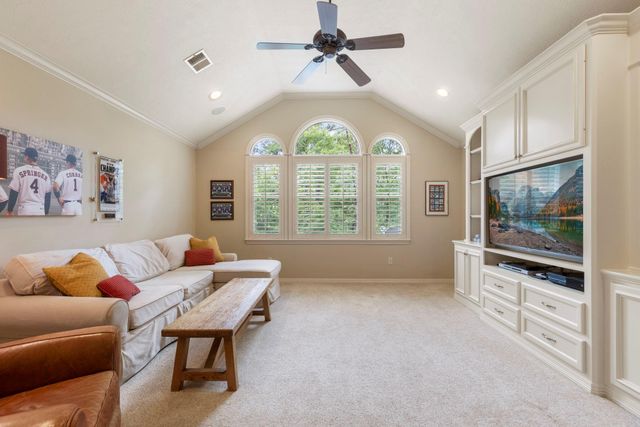 82 E Bracebridge Circle, The Woodlands, TX 77382