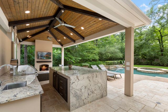82 E Bracebridge Circle, The Woodlands, TX 77382