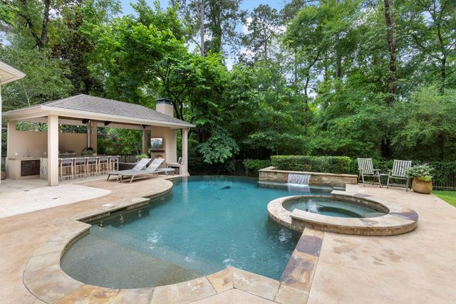 82 E Bracebridge Circle, The Woodlands, TX 77382