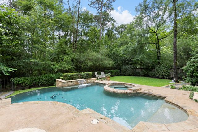 82 E Bracebridge Circle, The Woodlands, TX 77382