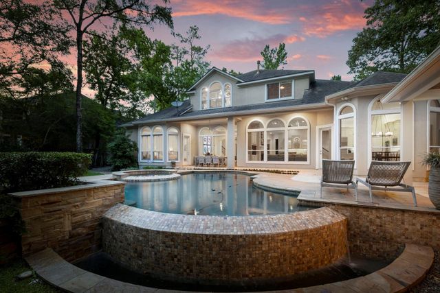 82 E Bracebridge Circle, The Woodlands, TX 77382