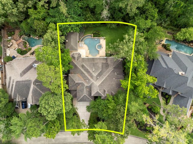 82 E Bracebridge Circle, The Woodlands, TX 77382