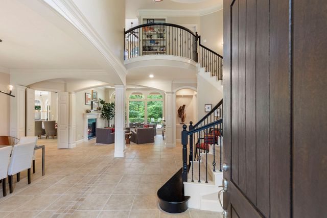 82 E Bracebridge Circle, The Woodlands, TX 77382