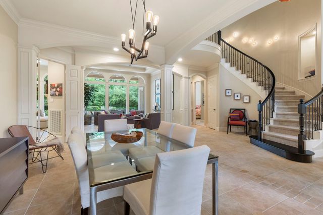 82 E Bracebridge Circle, The Woodlands, TX 77382