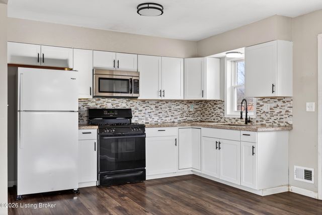 5903 Hillwood Dr, Louisville, KY 40219