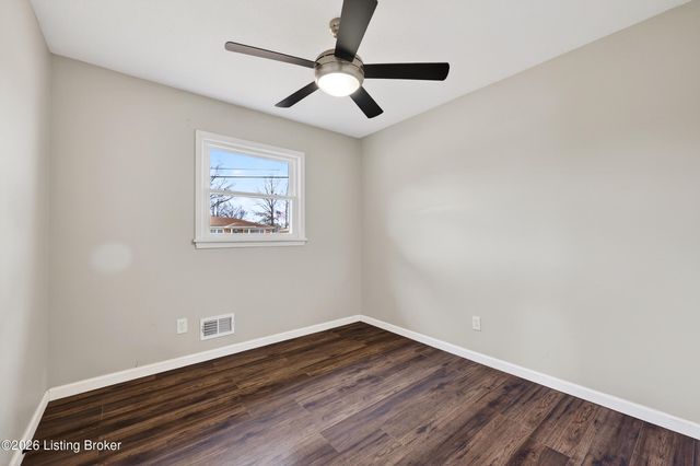 5903 Hillwood Dr, Louisville, KY 40219