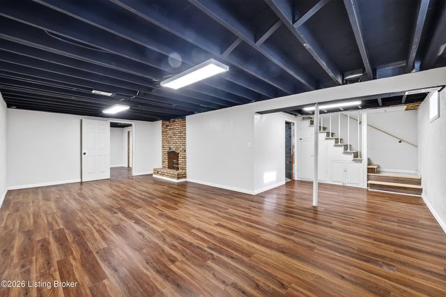 5903 Hillwood Dr, Louisville, KY 40219