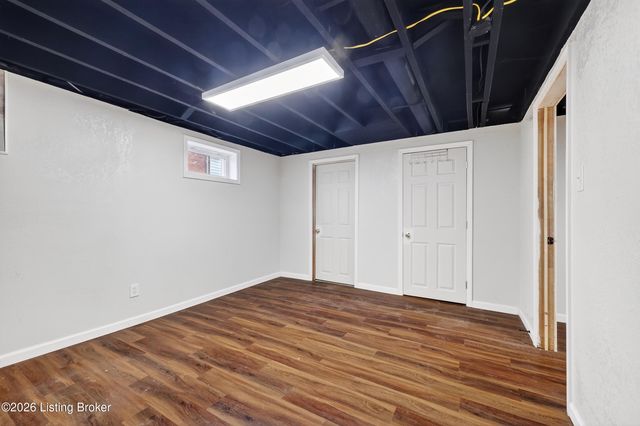 5903 Hillwood Dr, Louisville, KY 40219