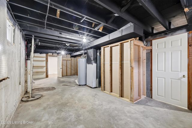 5903 Hillwood Dr, Louisville, KY 40219