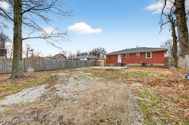 5903 Hillwood Dr, Louisville, KY 40219