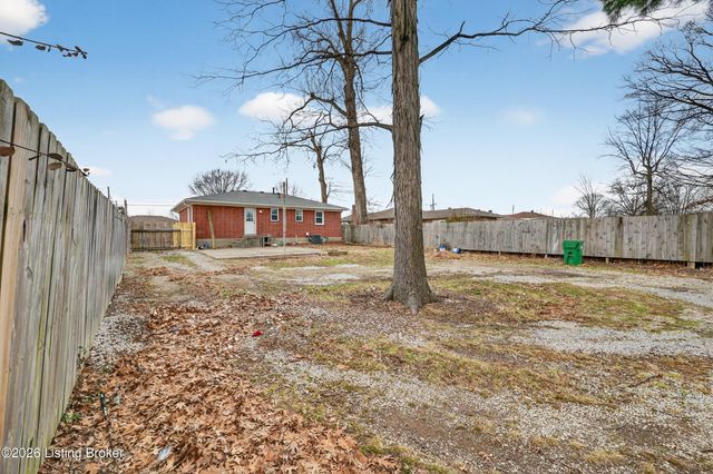 5903 Hillwood Dr, Louisville, KY 40219