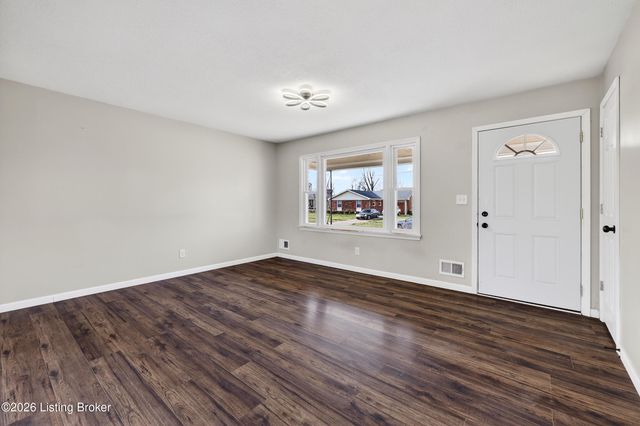 5903 Hillwood Dr, Louisville, KY 40219