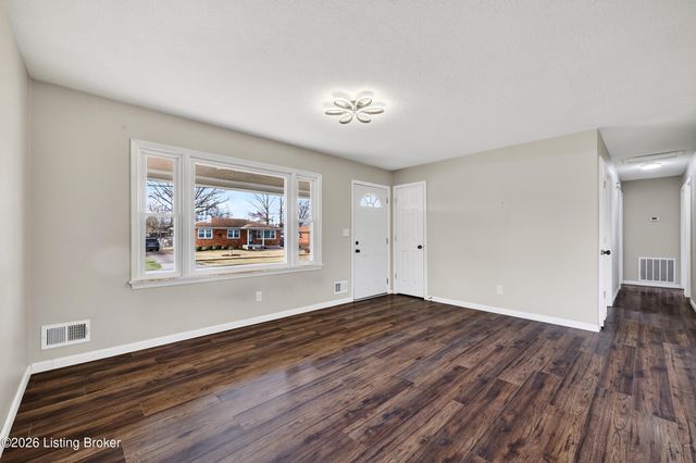 5903 Hillwood Dr, Louisville, KY 40219