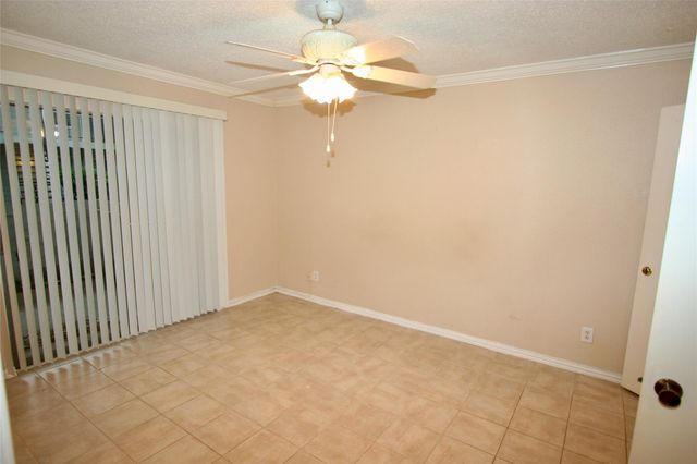 17401 Red Oak Drive 102, Houston, TX 77090