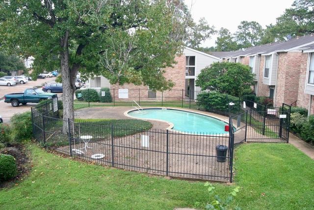 17401 Red Oak Drive 102, Houston, TX 77090