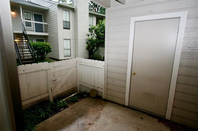 17401 Red Oak Drive 102, Houston, TX 77090