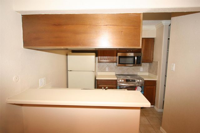 17401 Red Oak Drive 102, Houston, TX 77090