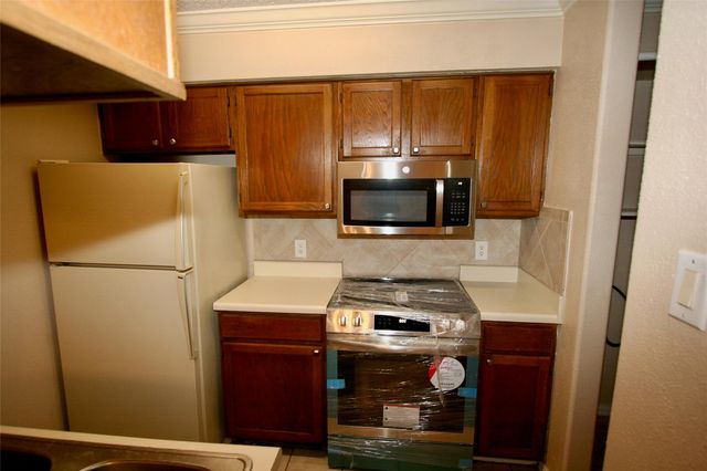 17401 Red Oak Drive 102, Houston, TX 77090