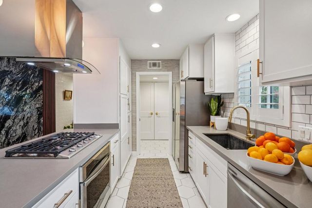 2301 S Skyview Drive 2, Palm Springs, CA 92264