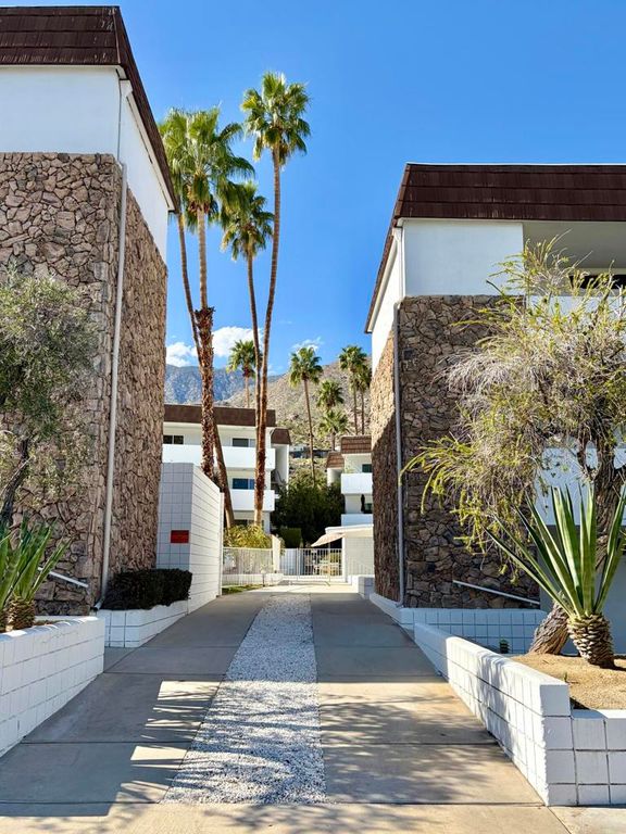 2301 S Skyview Drive 2, Palm Springs, CA 92264
