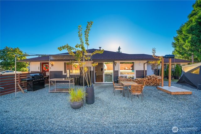 1636 S 260th Street, Des Moines, WA 98198