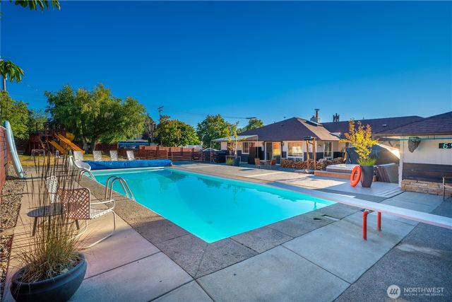 1636 S 260th Street, Des Moines, WA 98198