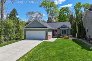 429 Grixdale Lane, Waterford Charter Township, MI 48328