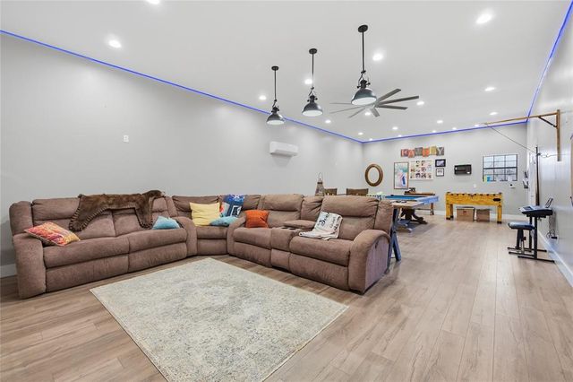 11515 W Little Lane, Mustang, OK 73064