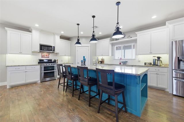 11515 W Little Lane, Mustang, OK 73064