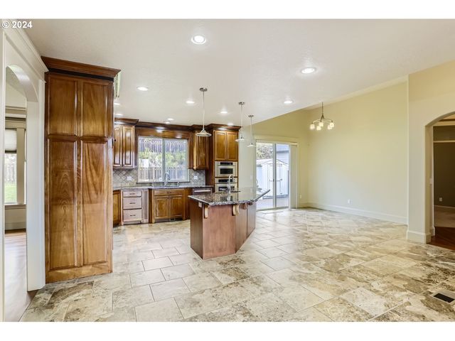 14815 Se DONLEY Ln, Happy Valley, OR 97086