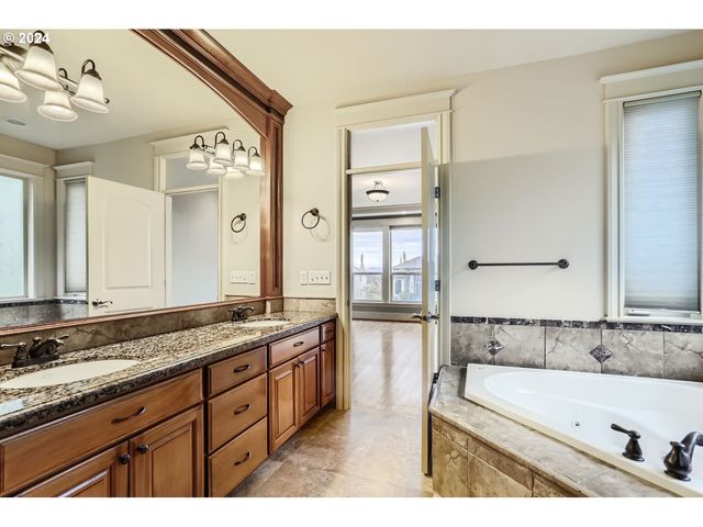 14815 Se DONLEY Ln, Happy Valley, OR 97086