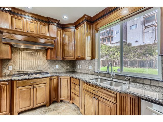 14815 Se DONLEY Ln, Happy Valley, OR 97086