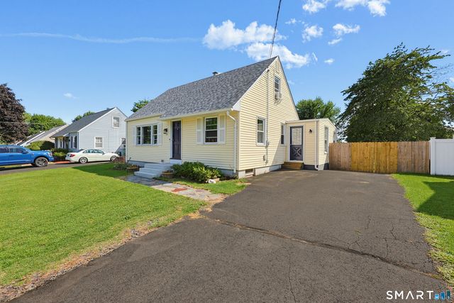 16 King Court, Enfield, CT 06082