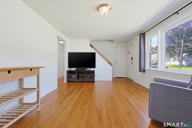 16 King Court, Enfield, CT 06082